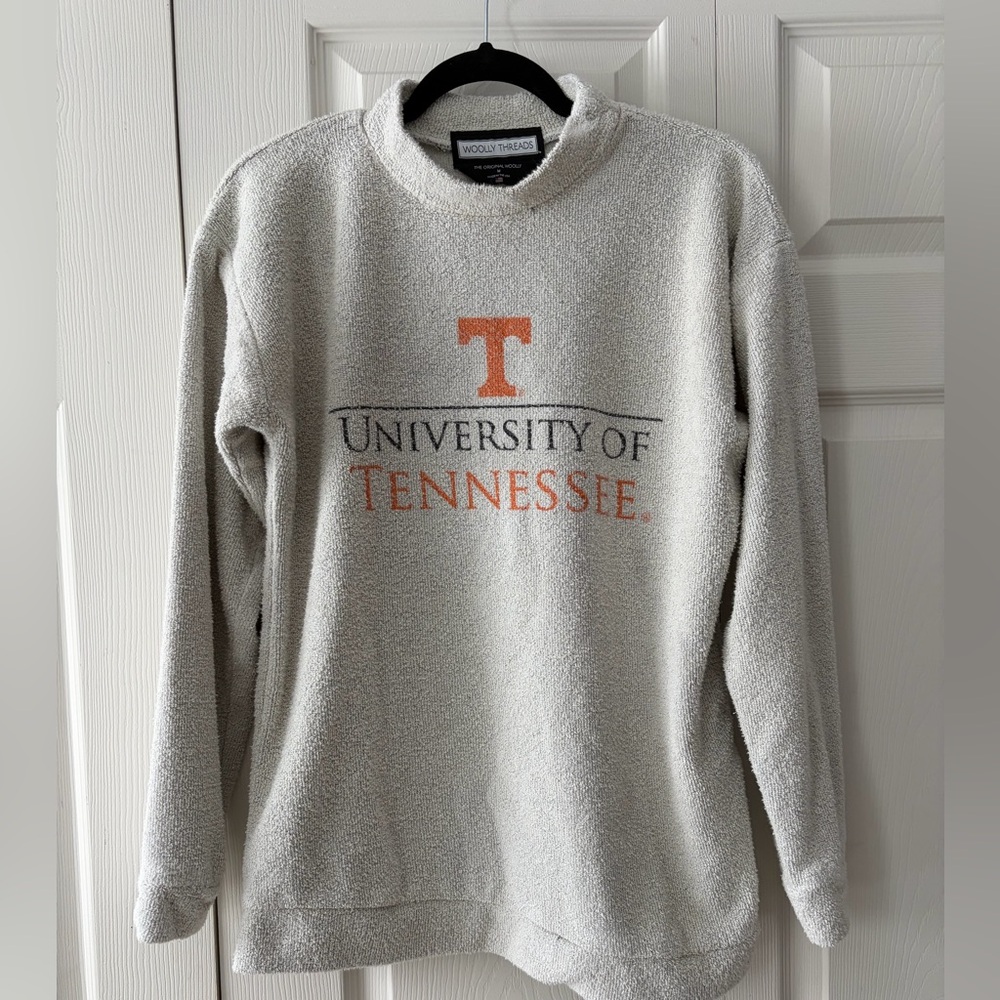Woolly Threads University of Tennessee Pullover
Size  M
Smoke free home